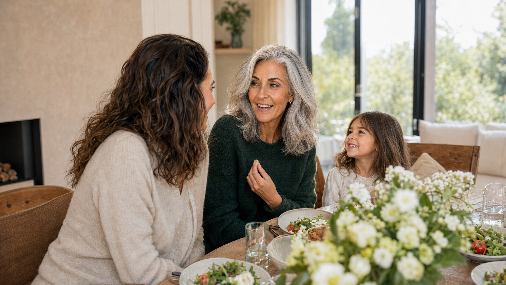 Famiglia che condivide un pasto rilassato a casa